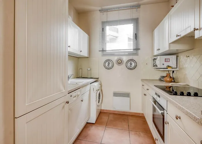 Les Allees Du Cap-3 By Interhome