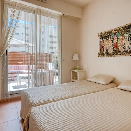 Apartamento Les Allees Du Cap-3 By Interhome *