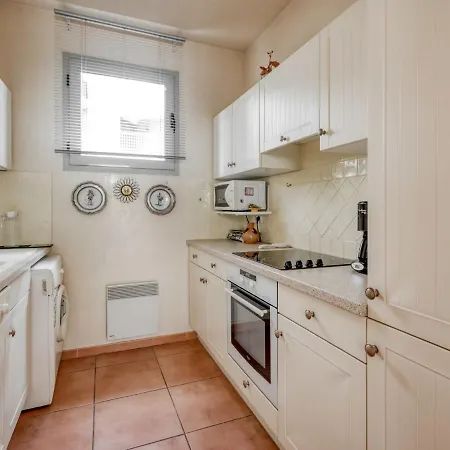 Les Allees Du Cap-3 By Interhome Daire