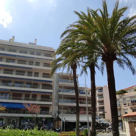 Daire Les Allees Du Cap-3 By Interhome